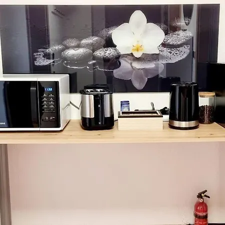 Schoene, Gemuetliche Wohnung, Voll Ausgestattet Appartamento