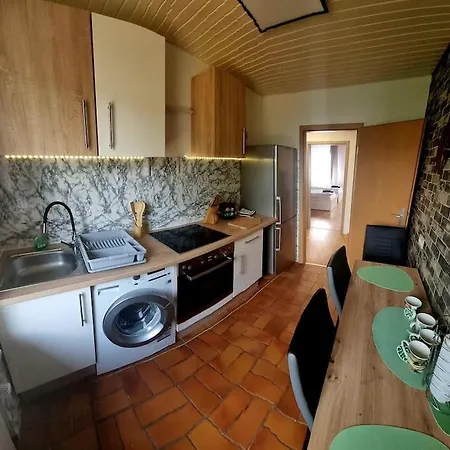 Schoene, Gemuetliche Wohnung, Voll Ausgestattet Apartment *